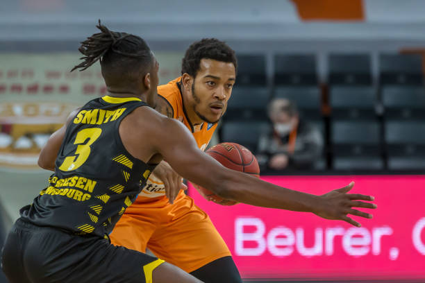 5次助攻和 5次助攻和